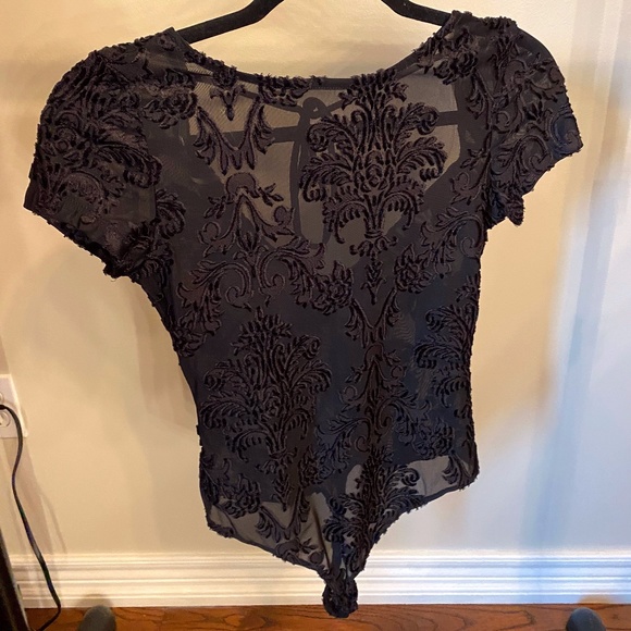 Black low back body suit with velvet design size M - Picture 1 of 3